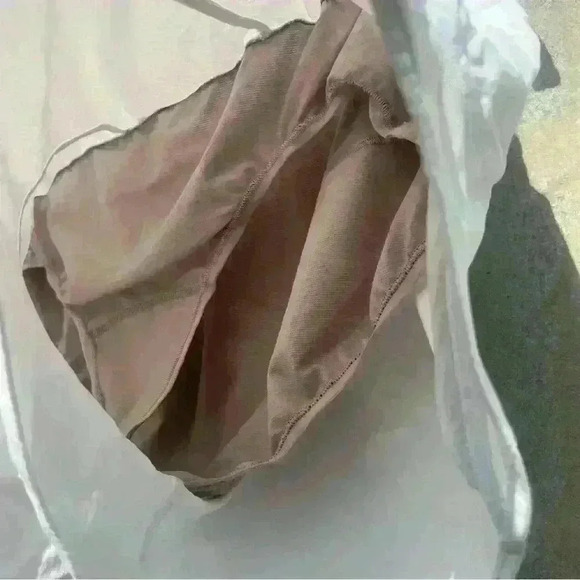 Lululemon Hotty Hot 2.5" Inseam Lined High Rise Short - Picture 4 of 5